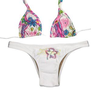 Recco brazilian size medium bright floral print bikini set.
New With Tags